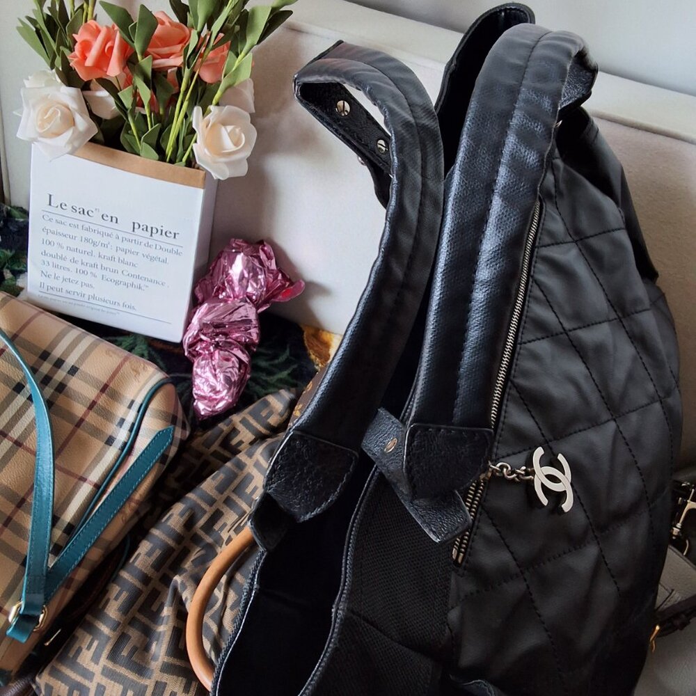 Authentic Chanel black tote bag - Picture 14 of 14